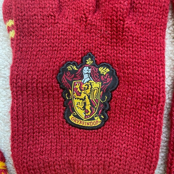 Ultimate HARRY POTTER GRYFFINDOR Winter Set. None worn. Thick and warm. - Picture 8 of 9